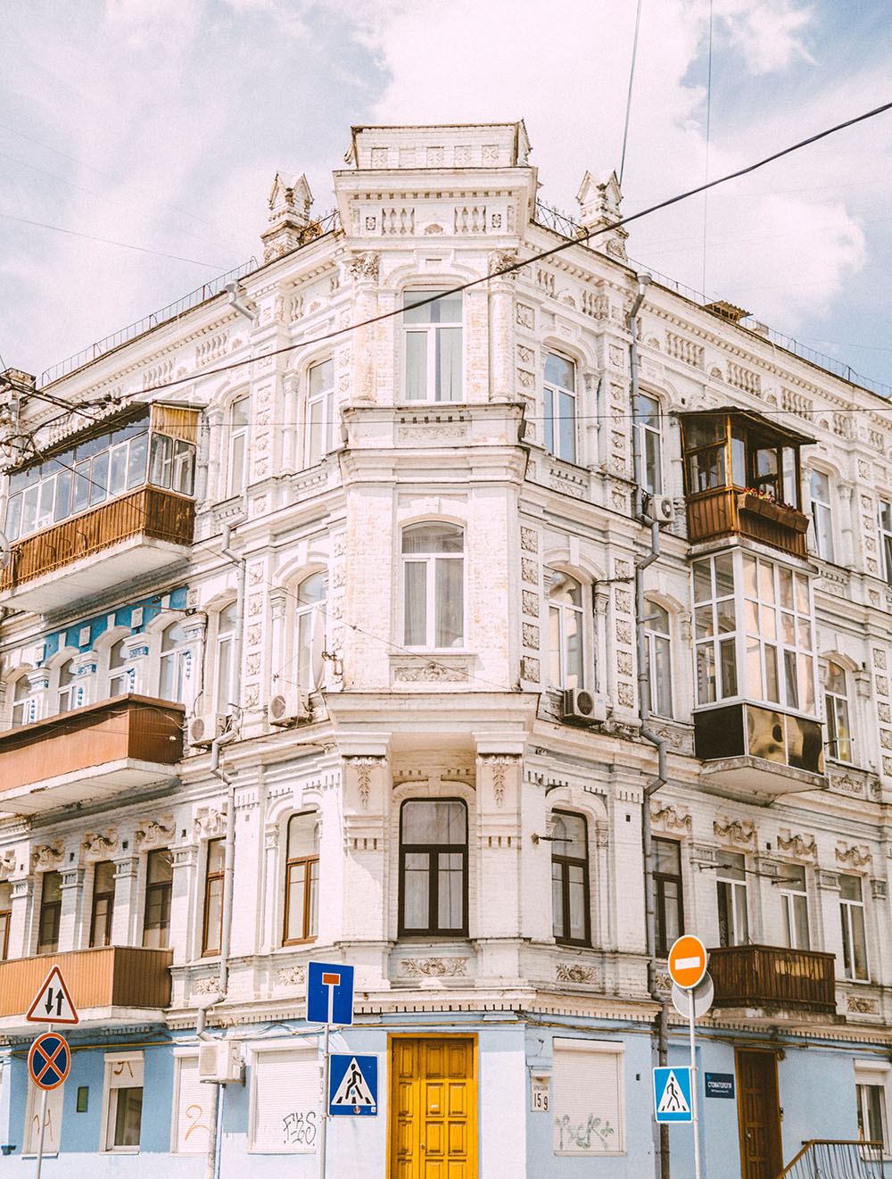 У Києві заборонять склити та перебудовувати балкони
